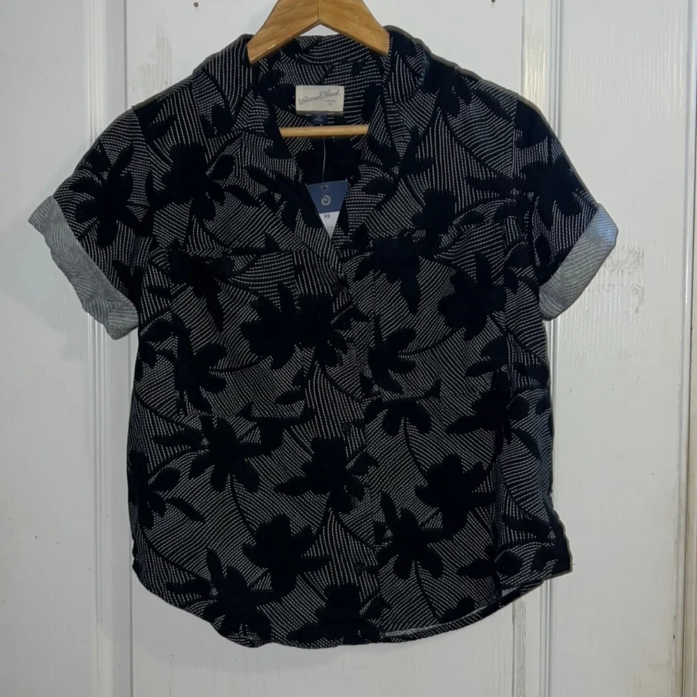 Universal Thread Top - Picture 1 of 3